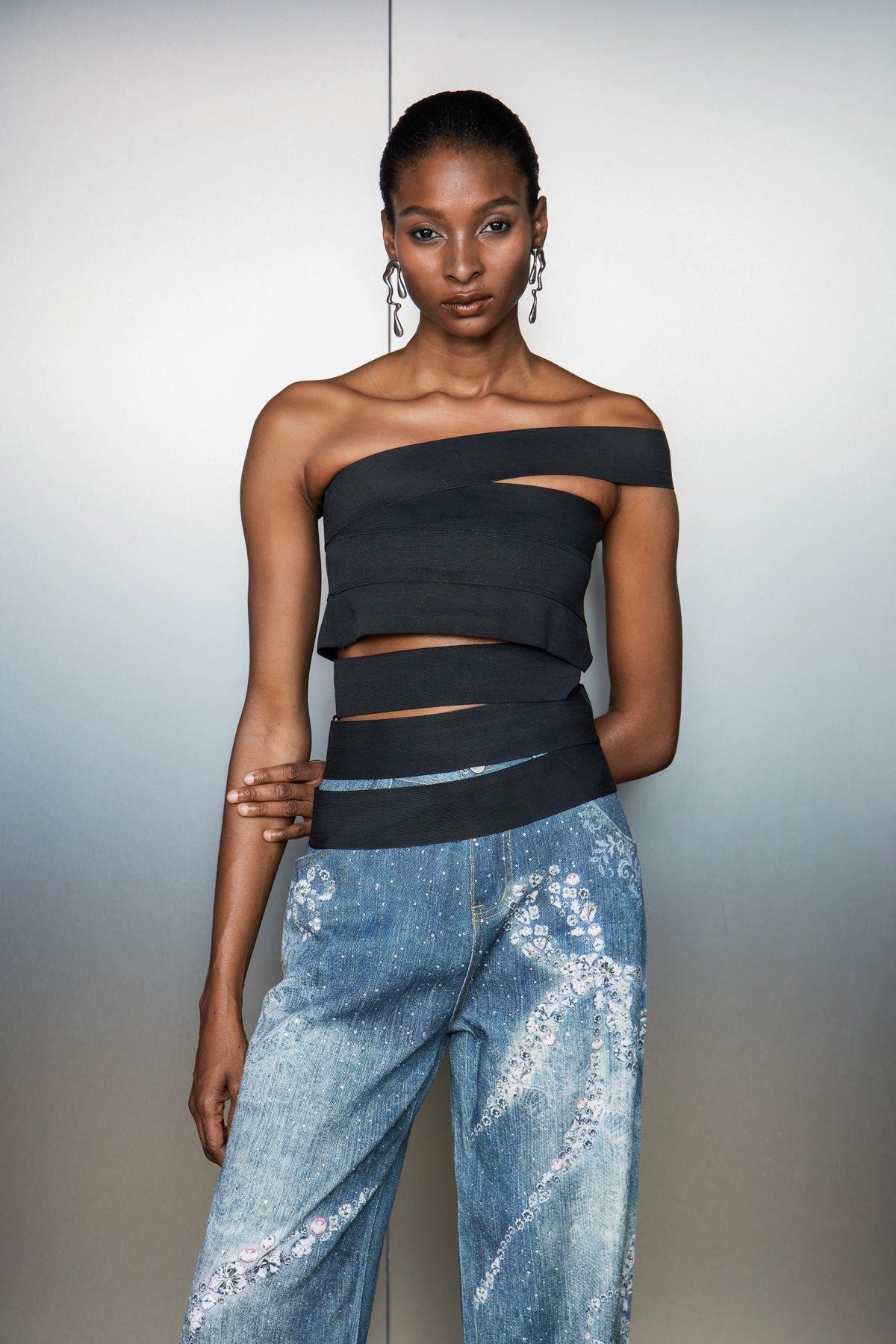 Kesikli Asimetrik Üst