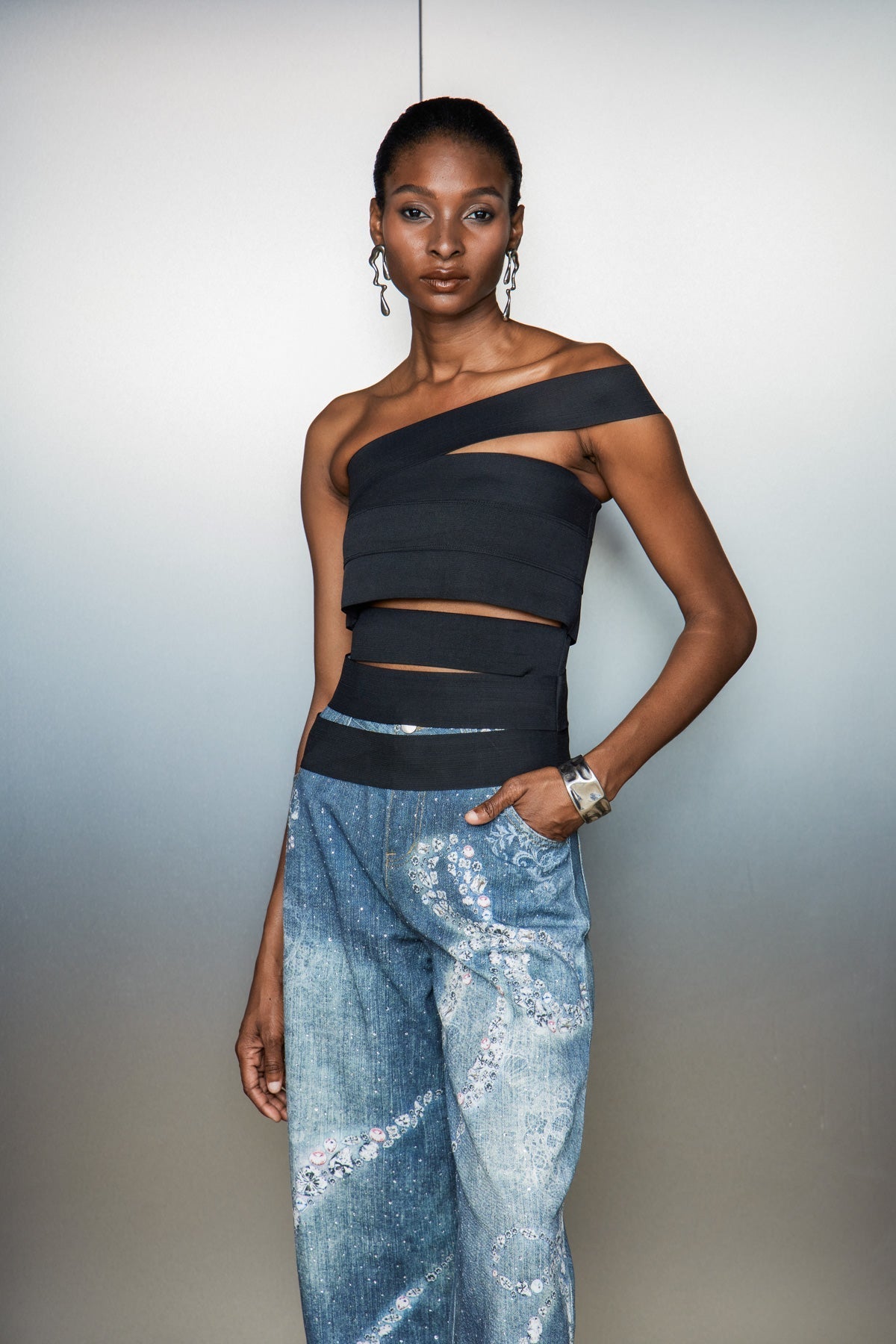 Kesikli Asimetrik Üst