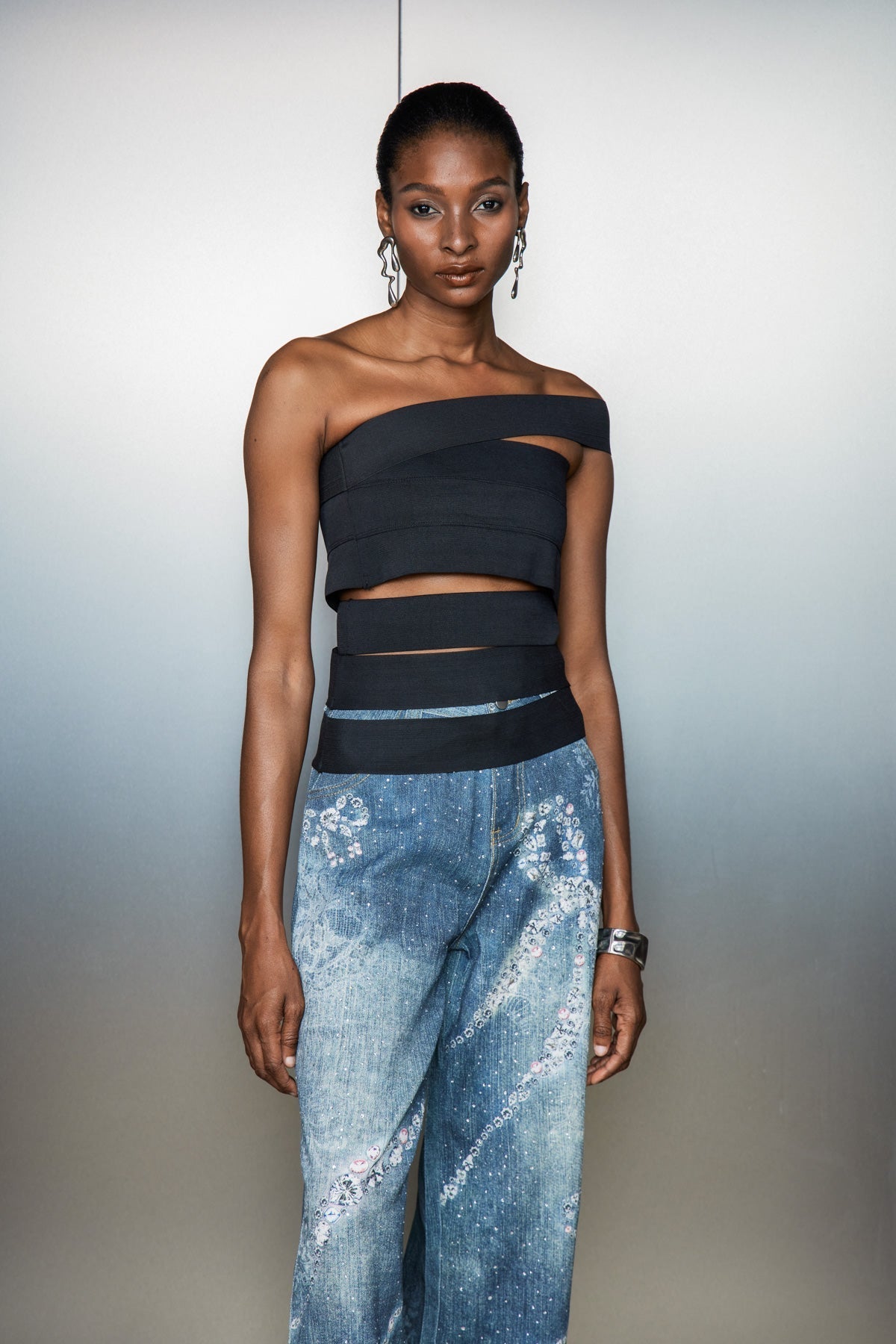 Kesikli Asimetrik Üst